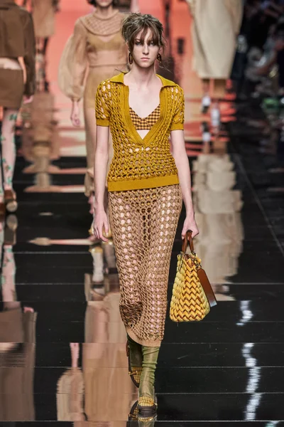 Look 28